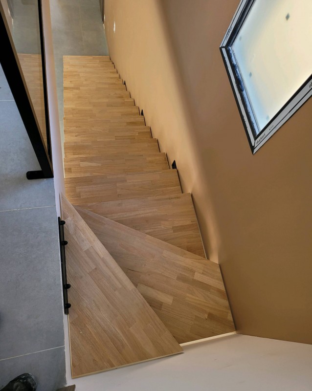 escalier acier et bois limon central sur la commune de perols