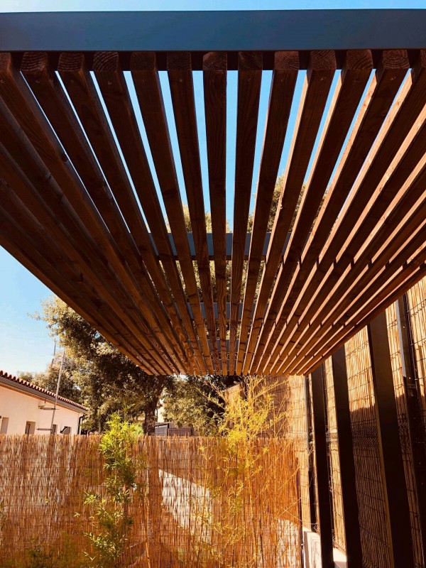 Création d'une pergola au style moderne pour un client proche de Castries